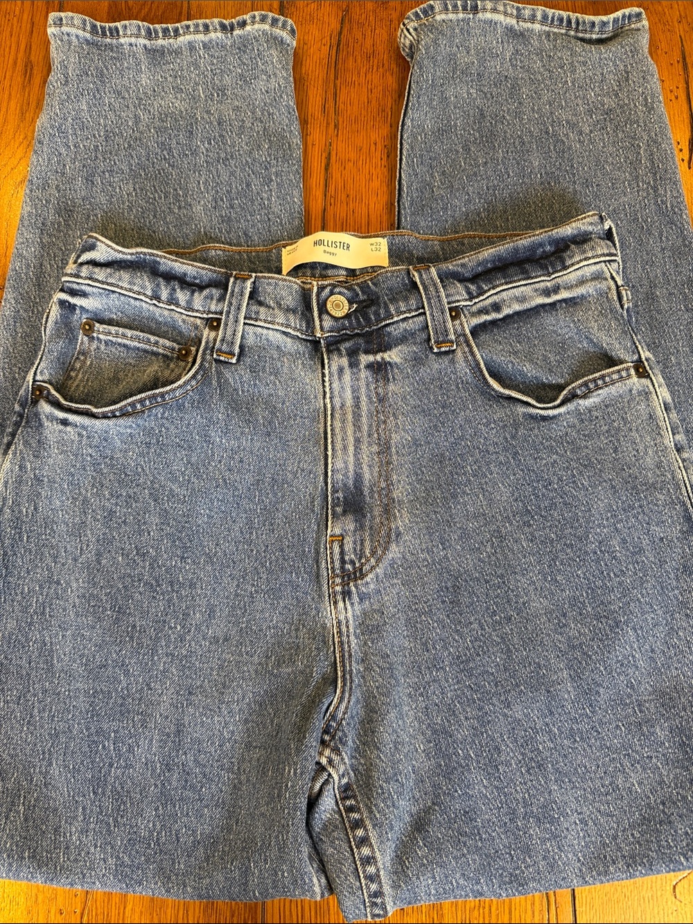 Hollister Men’s Baggy Jeans Medium Wash Size 32x32 EUC